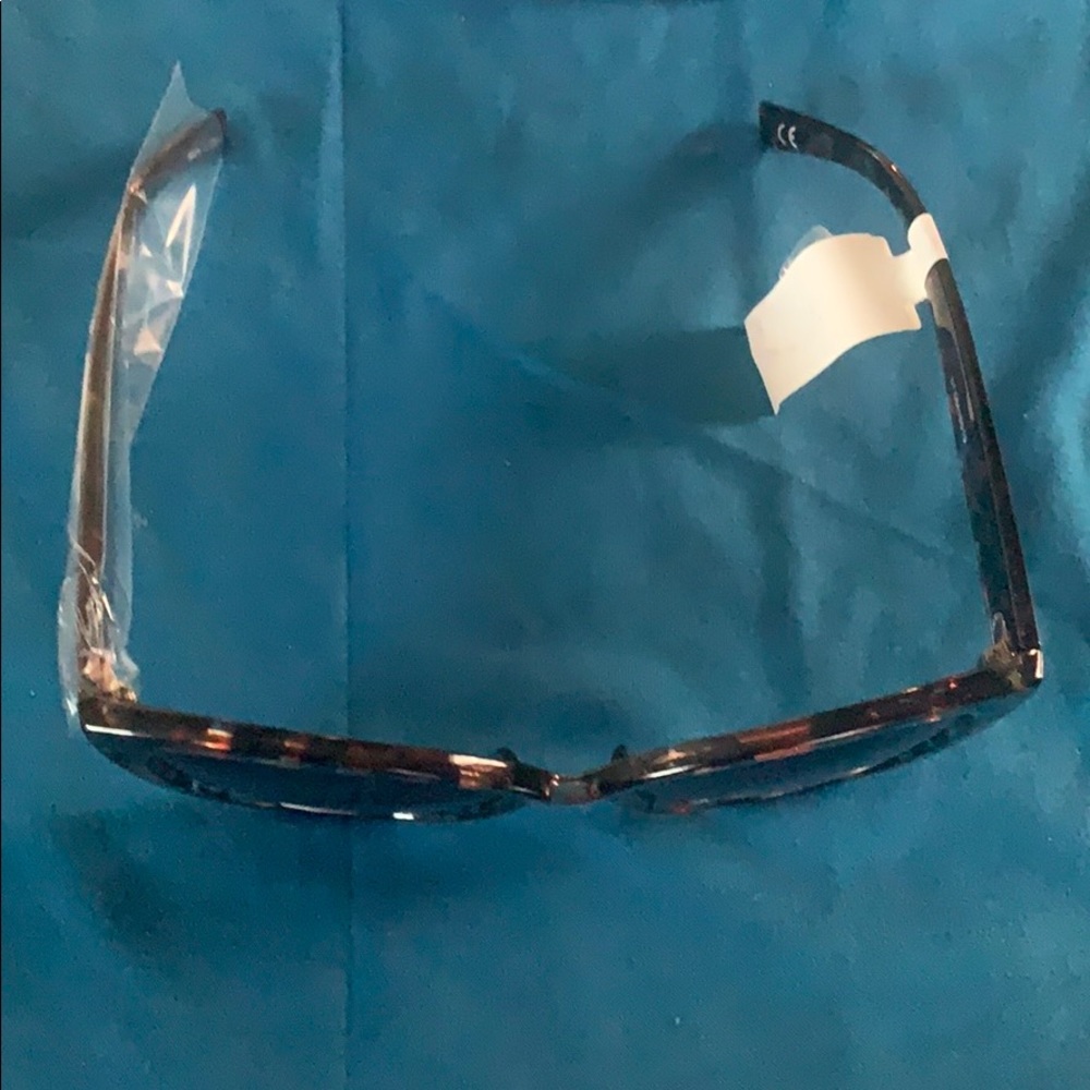 sunglasses 🕶 - Picture 3 of 3